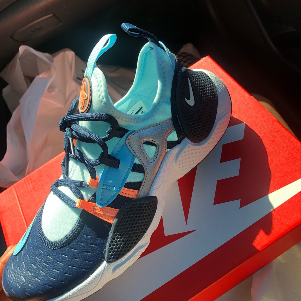 Brand new NIKE Huarache E.D.G.E BG